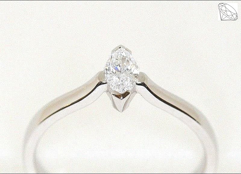 14 karat Hvidguldsring med navette slebet Diamant